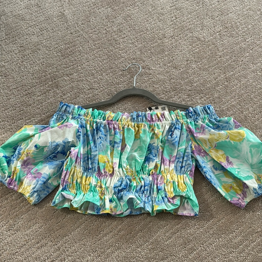 NEW WITH TAGS!! Off the shoulders, crop top from ZARA🩵💚💜💙